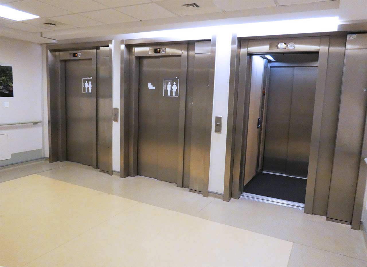 ascenseurs-interieur-centre-hospitalier-universitaire-reunion-riviere-schindler