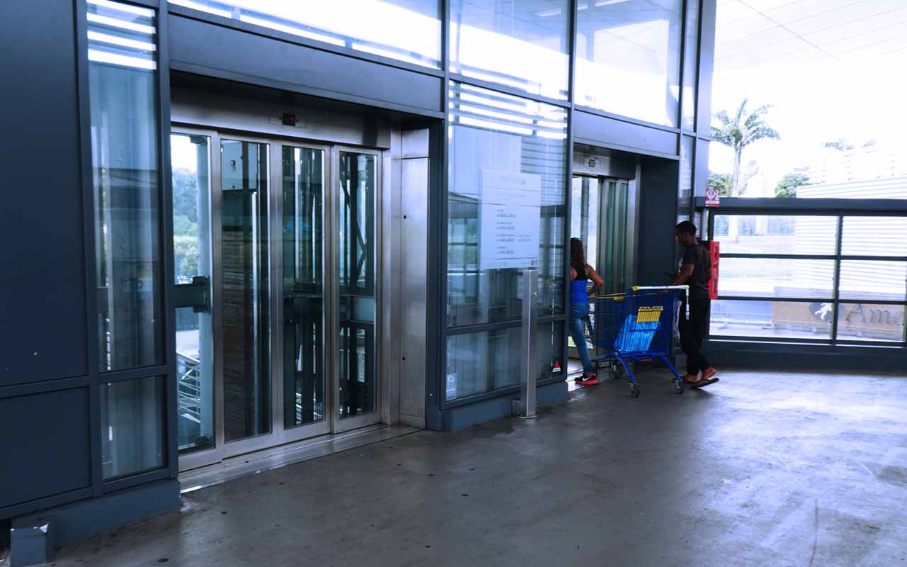 ile-de-la-reunion-installation-ascenseurs-panoramique-neuf-centre-commercial